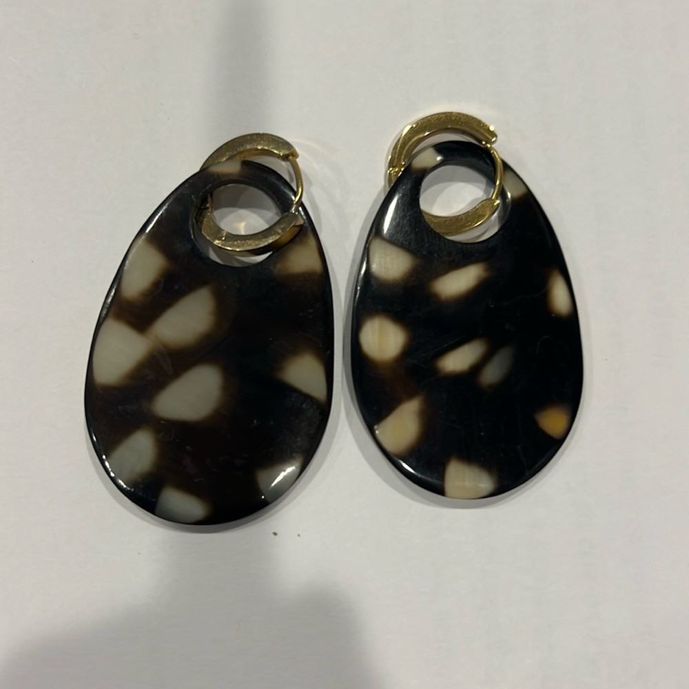 Tortoise and gold pierced earrings